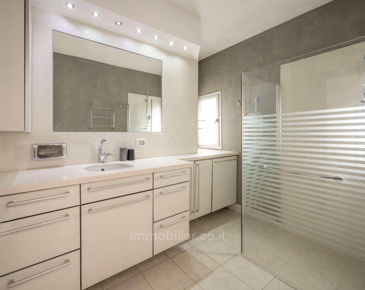 Duplex 3 cômodos Tel Aviv tel aviv 232-IBL-4003