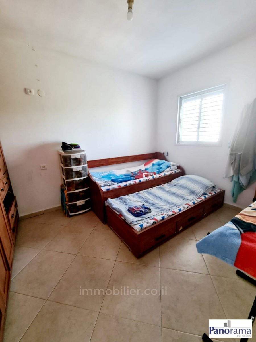 Apartamento 4 cômodos  Ascalão Neve Dkalim 233-IBL-1305