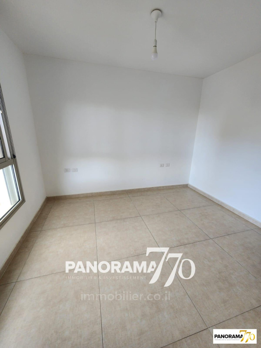 Apartamento 4 cômodos  Ascalão Agamim 233-IBL-1372