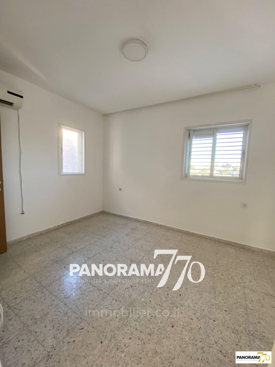 Apartamento 4 cômodos  Ascalão Afridar 233-IBL-1397