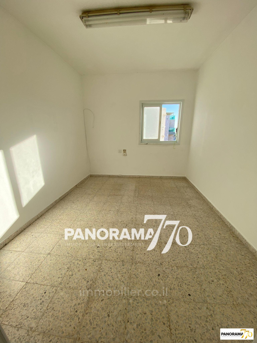 Apartamento 4 cômodos  Ascalão Afridar 233-IBL-1397