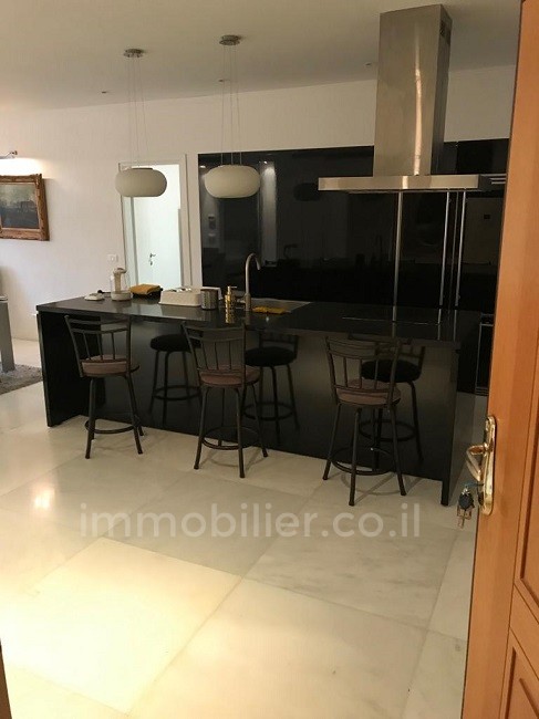 Apartamento 4 cômodos  Jerusalém Centro da cidade 245-IBL-1613