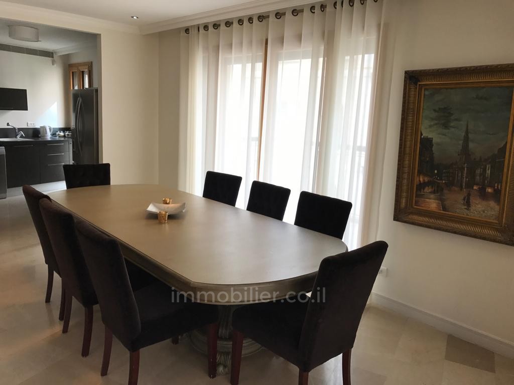 Apartamento 4 cômodos  Jerusalém Centro da cidade 245-IBL-1613