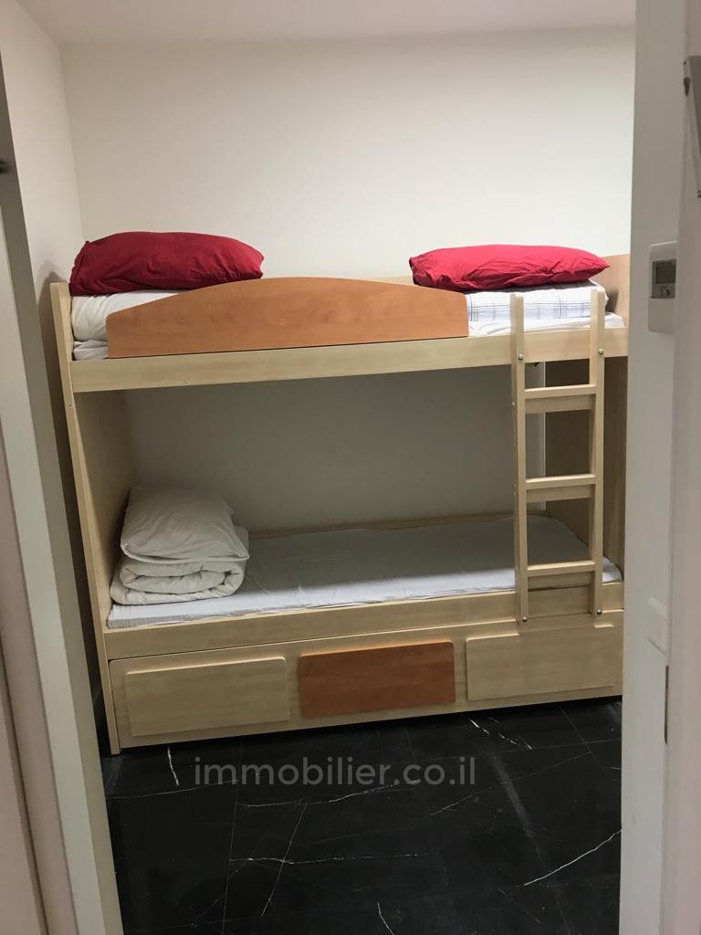 Apartamento 2.5 cômodos  Jerusalém Centro da cidade 245-IBL-1706