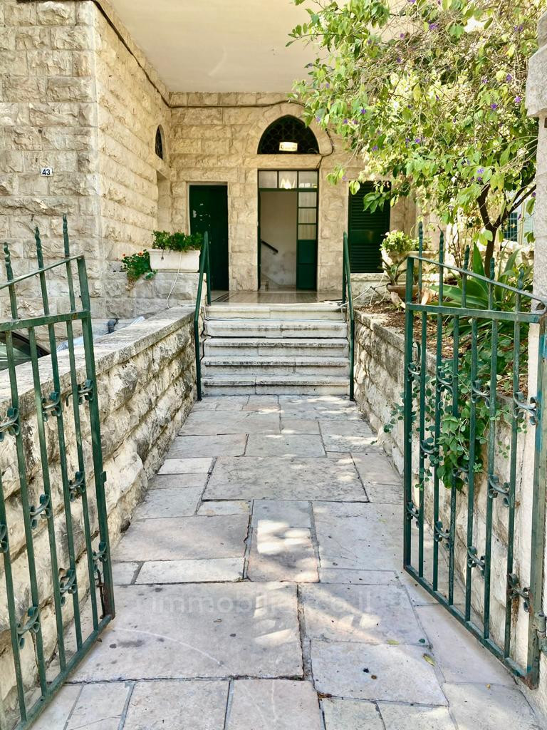 Apartamento 4 cômodos  Jerusalém Moshava Germanit 245-IBL-1784