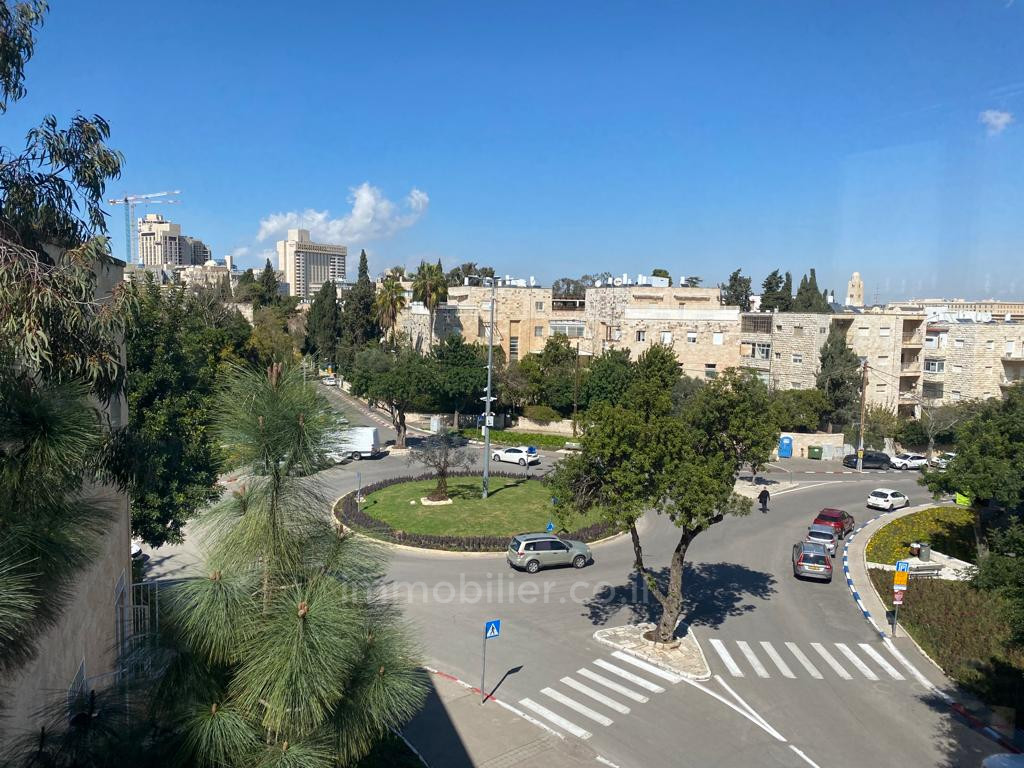 Apartamento 4 cômodos  Jerusalém Talbieh 245-IBL-1800