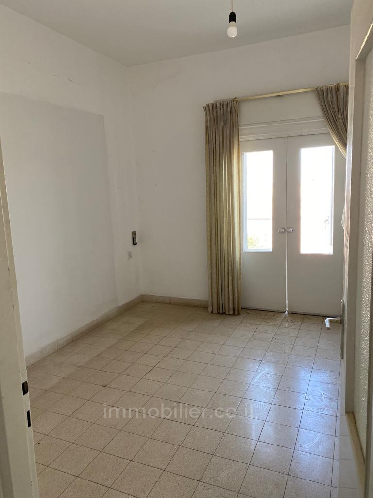 Apartamento 4 cômodos  Jerusalém Talbieh 245-IBL-1800