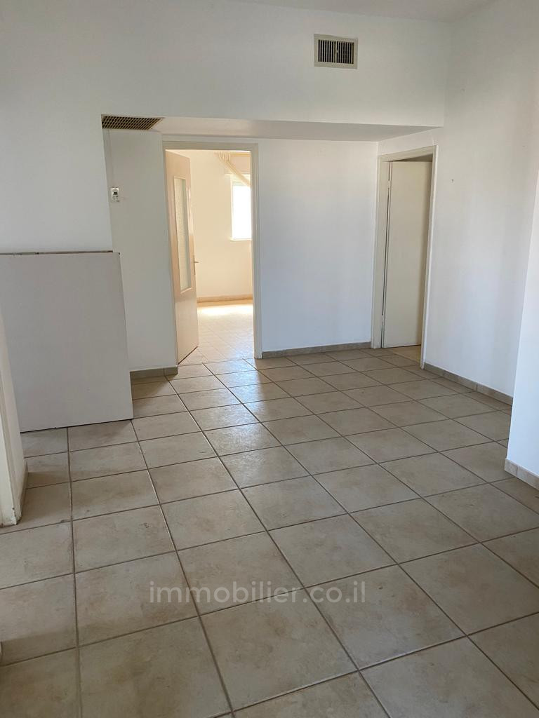 Apartamento 4 cômodos  Jerusalém Talbieh 245-IBL-1800