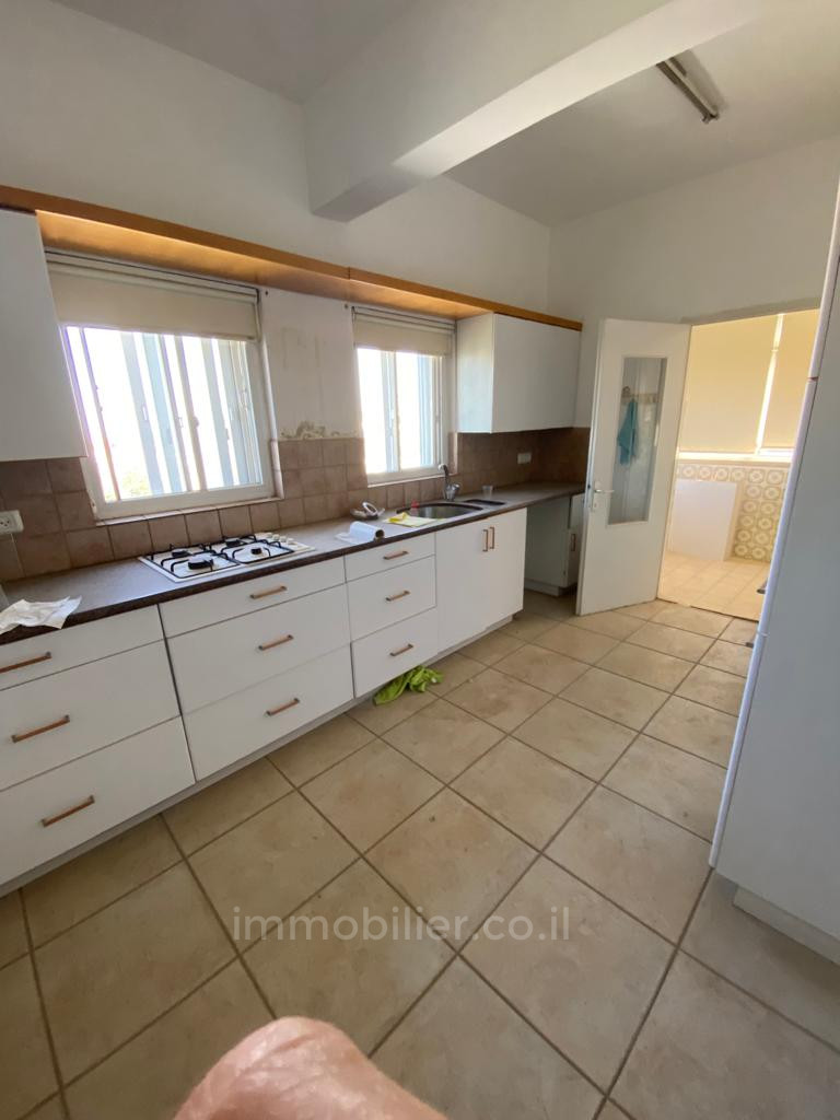 Apartamento 4 cômodos  Jerusalém Talbieh 245-IBL-1800