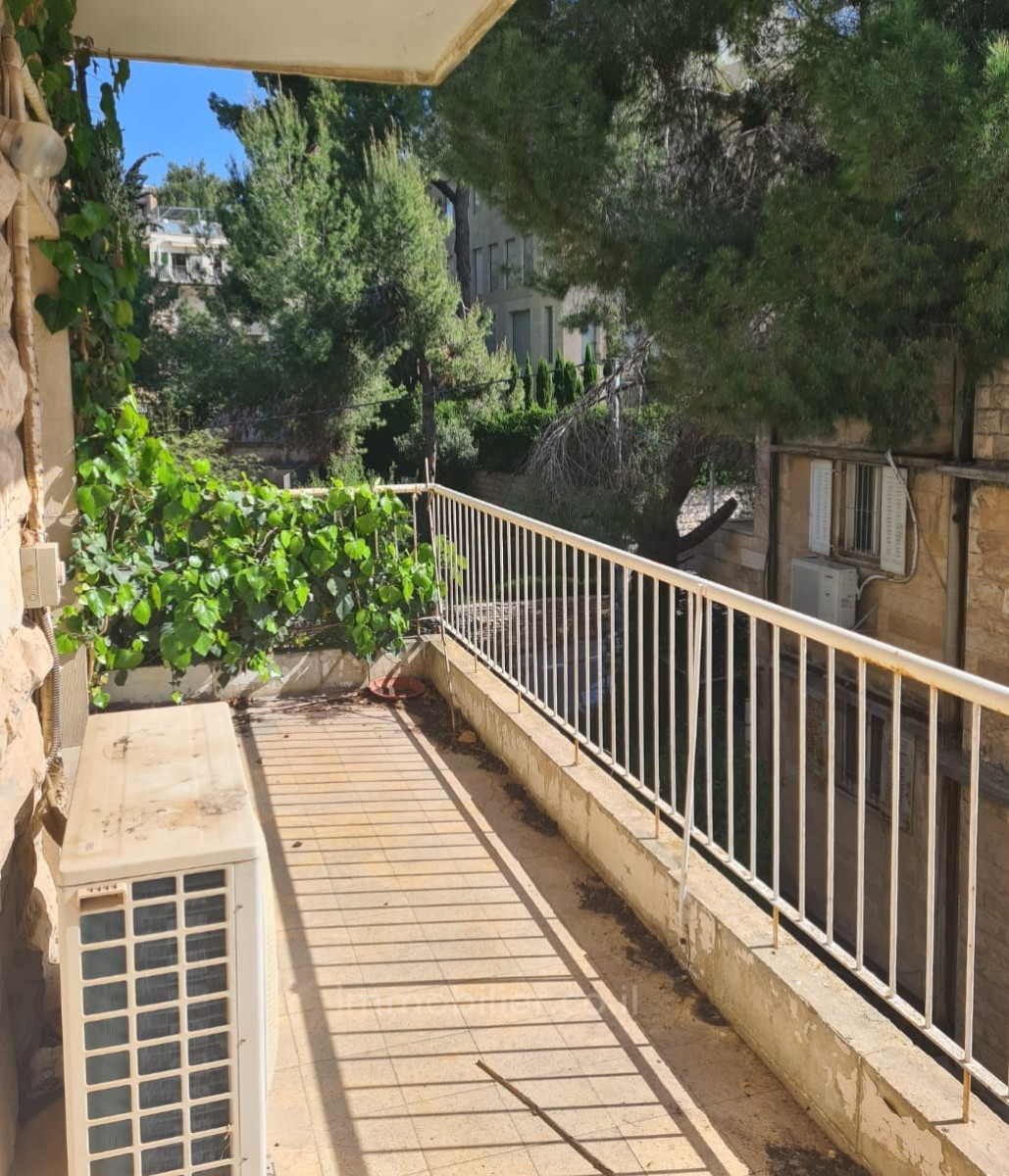 Apartamento 3 cômodos  Jerusalém Rehavia 245-IBL-1802