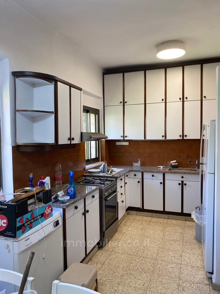 Apartamento 3 cômodos  Jerusalém Moshava Germanit 245-IBL-1803