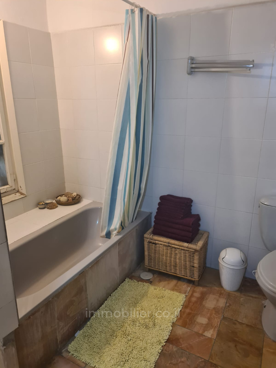 Apartamento 3 cômodos  Jerusalém Centro da cidade 245-IBL-1804