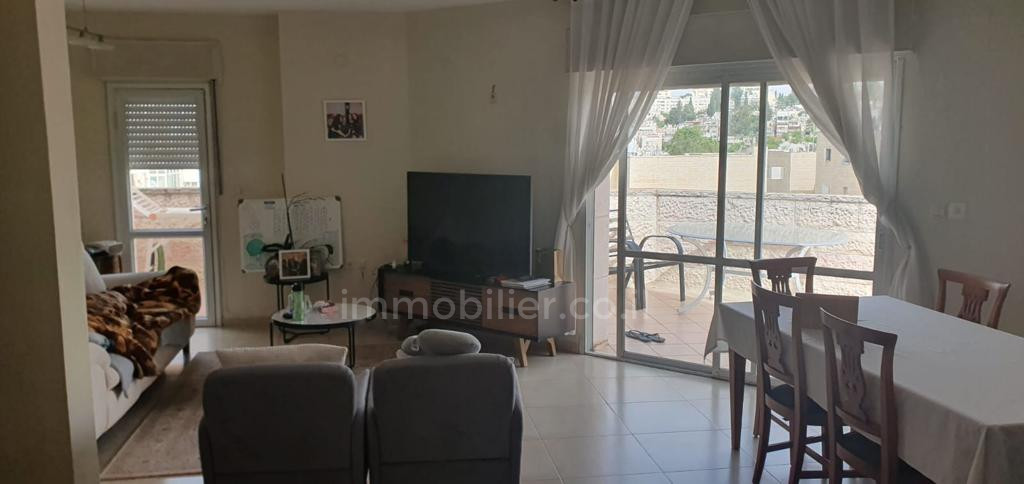 Apartamento 5 cômodos  Jerusalém Talpiot 245-IBL-1806