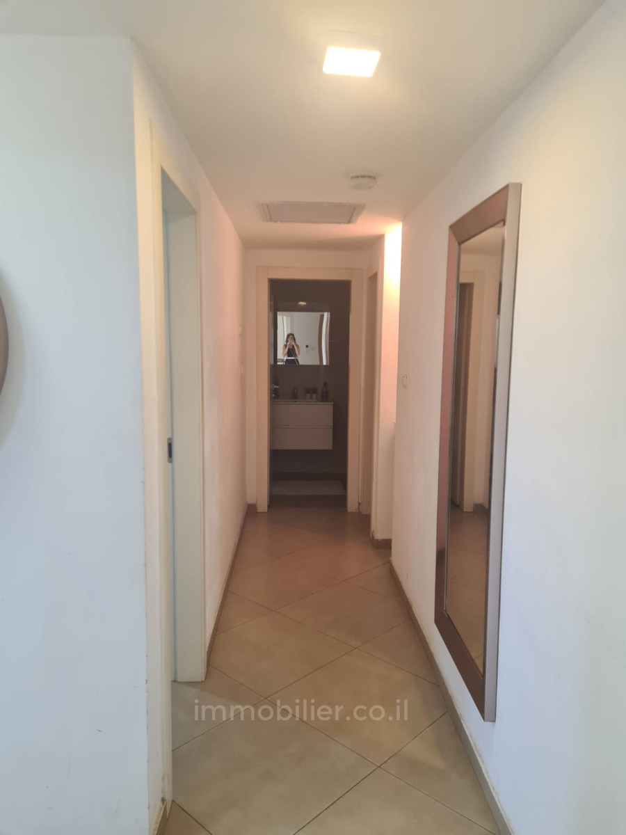 Apartamento 3 cômodos  Jerusalém Kiryat haleum 245-IBL-1826