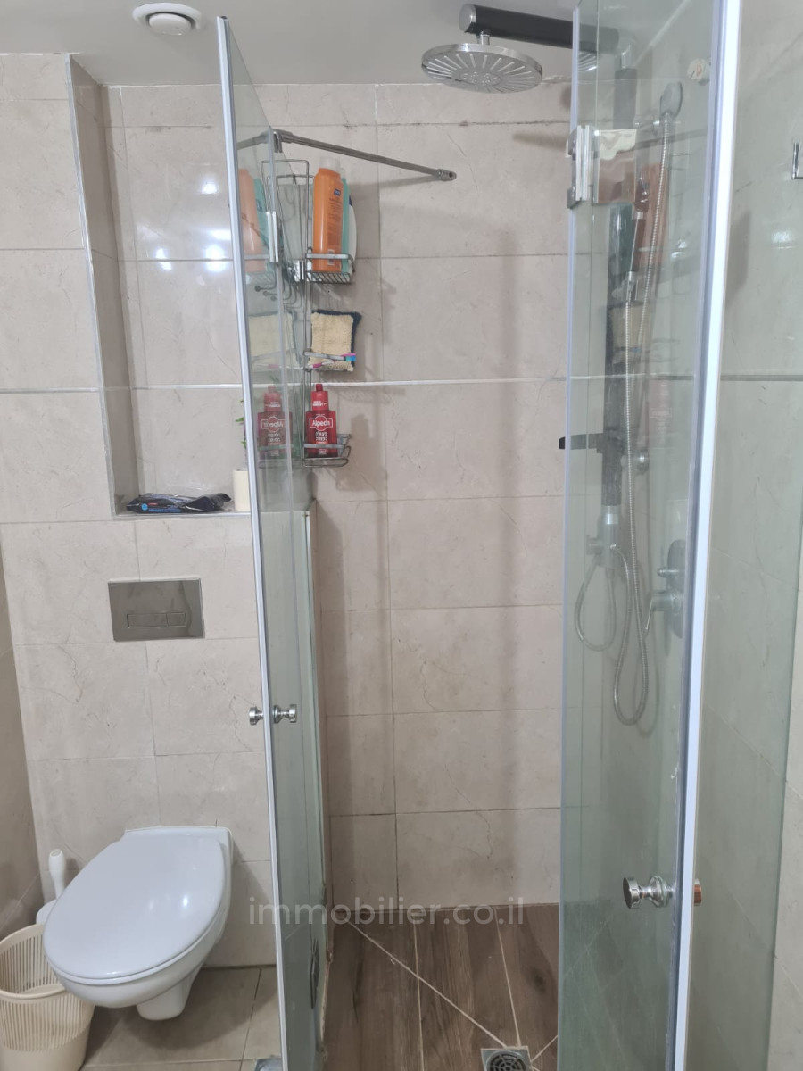 Apartamento 3 cômodos  Jerusalém Kiryat haleum 245-IBL-1826