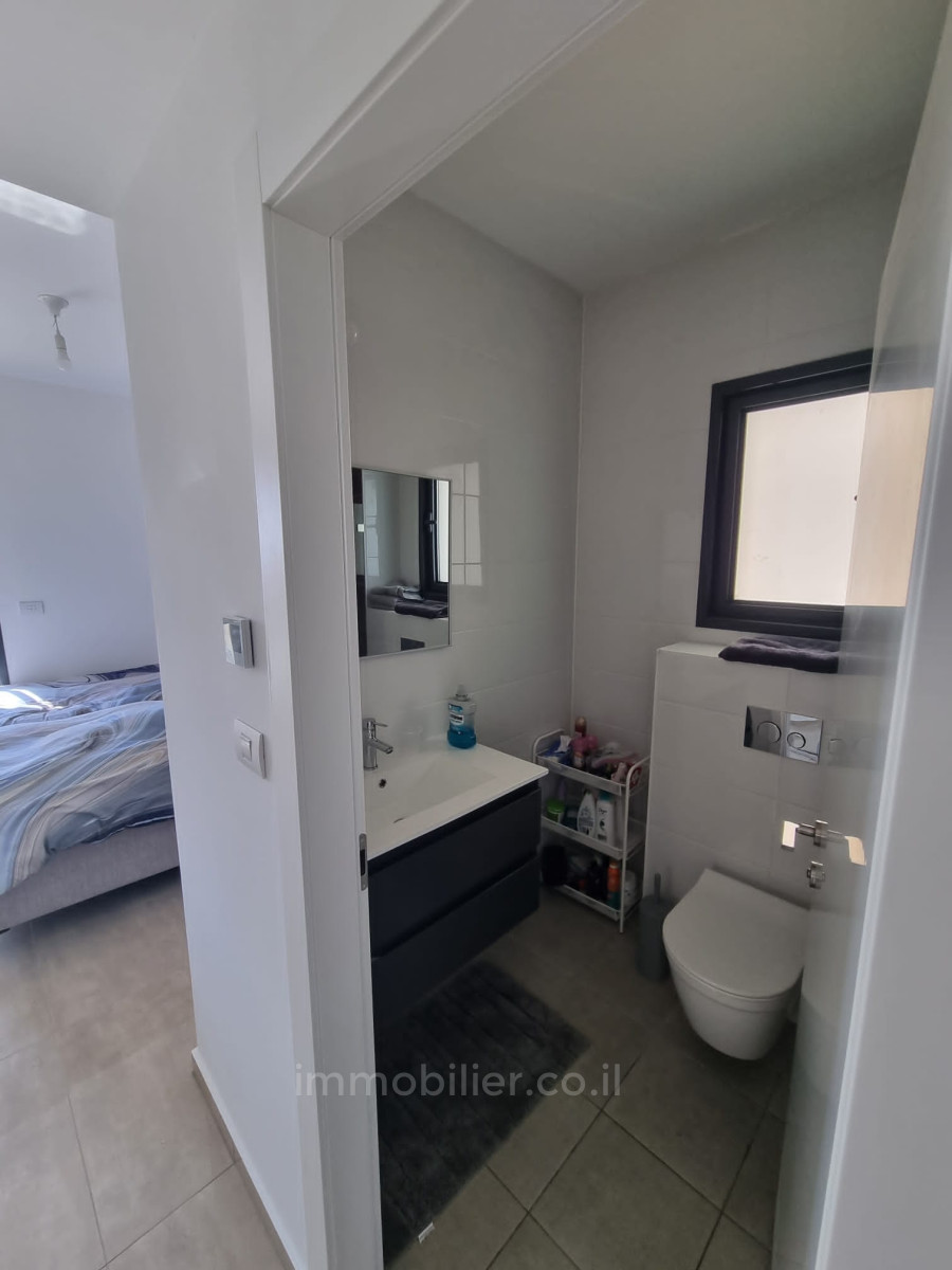 Apartamento 3 cômodos  Jerusalém Kiryat haleum 245-IBL-1829