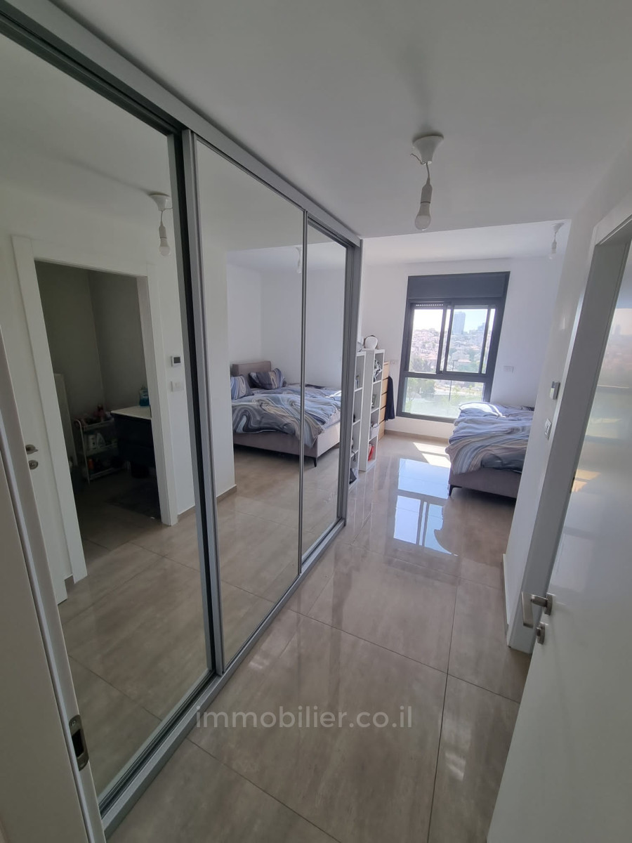 Apartamento 3 cômodos  Jerusalém Kiryat haleum 245-IBL-1829