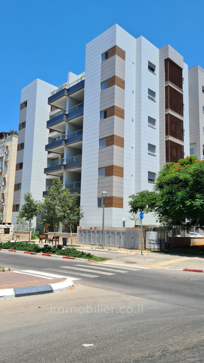 Apartamento 5 cômodos  Raanana Perto do centro 245-IBL-1834