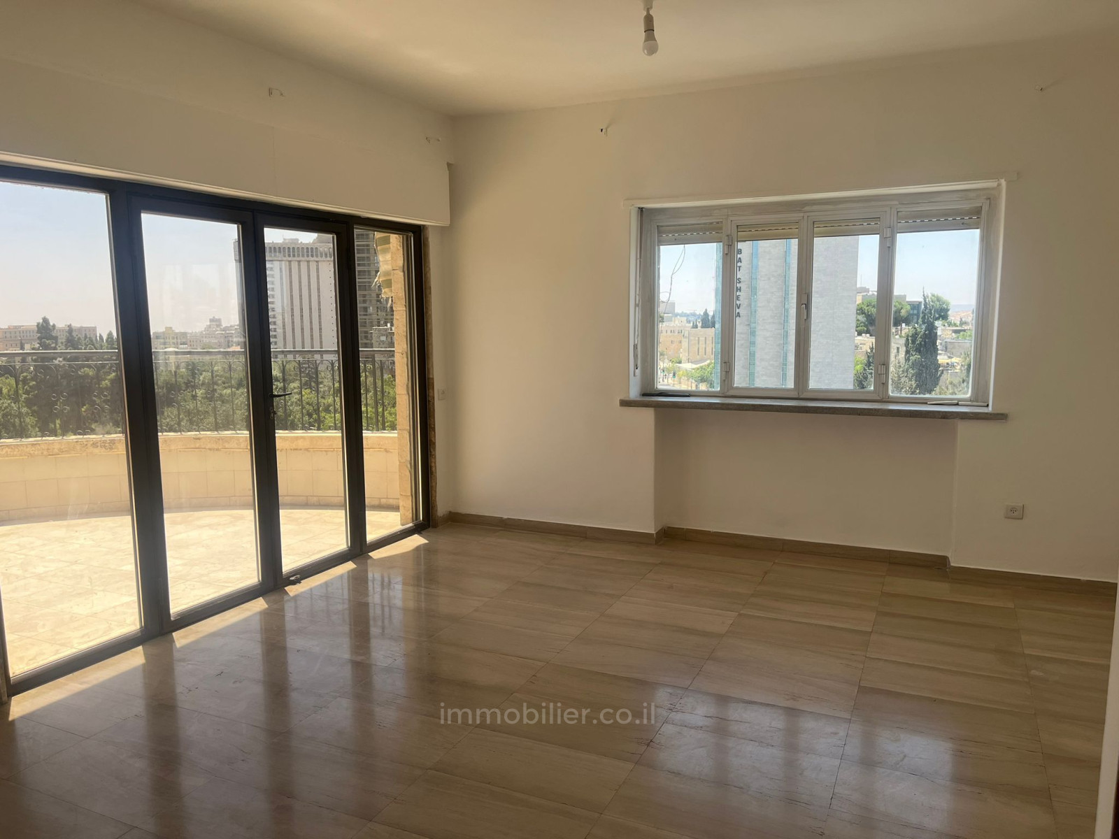 Apartamento 3 cômodos  Jerusalém Centro da cidade 245-IBL-1845