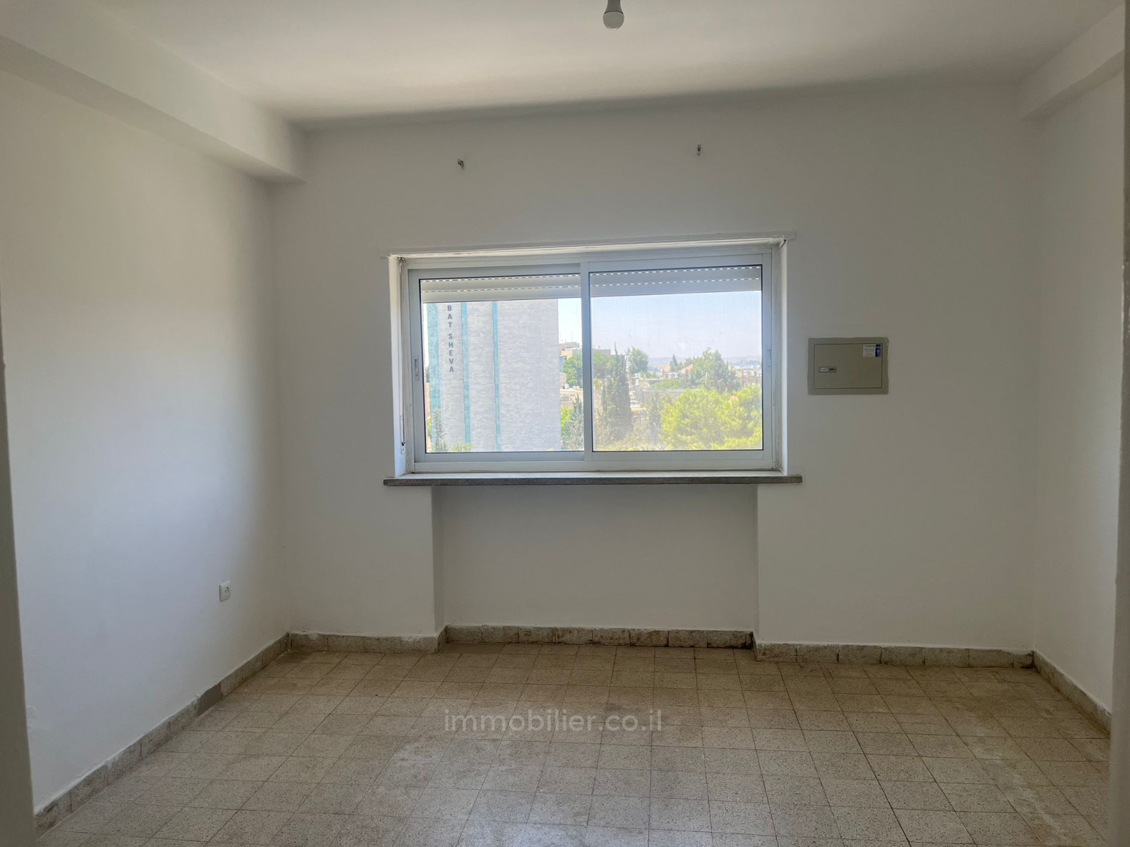 Apartamento 3 cômodos  Jerusalém Centro da cidade 245-IBL-1845