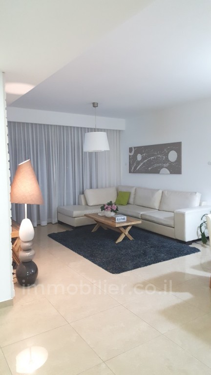 Apartamento 5 cômodos  Ascalão Afridar 288-IBL-323