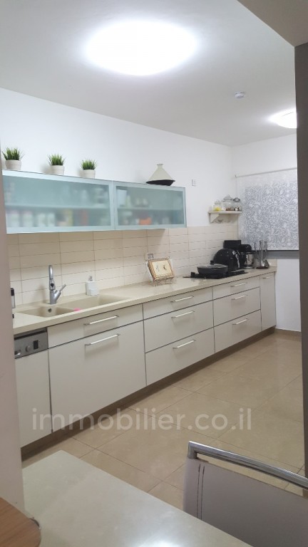 Apartamento 5 cômodos  Ascalão Afridar 288-IBL-323