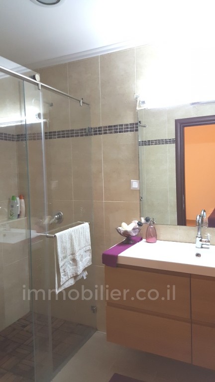 Apartamento 5 cômodos  Ascalão Afridar 288-IBL-323