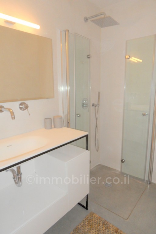 Apartamento 4 cômodos  Tel Aviv Região marítima 291-IBL-585