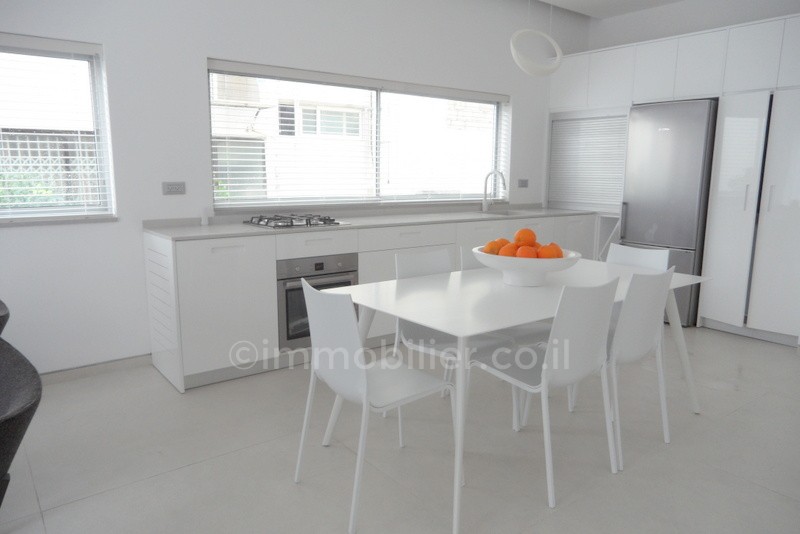 Apartamento 3 cômodos  Tel Aviv Região marítima 291-IBL-593