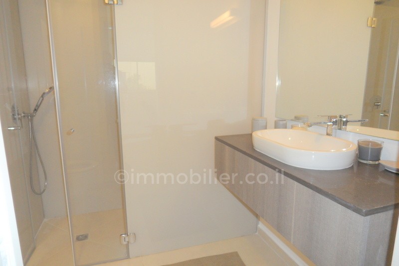 Apartamento 3 cômodos  Tel Aviv Região marítima 291-IBL-593