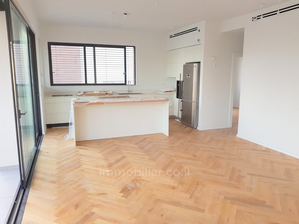 Apartamento 4 cômodos  Tel Aviv Região marítima 291-IBL-653