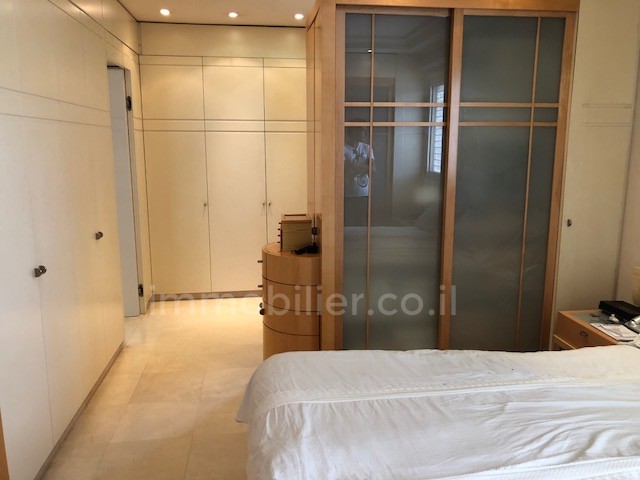 Apartamento 4 cômodos  Tel Aviv Centro da cidade 291-IBL-669