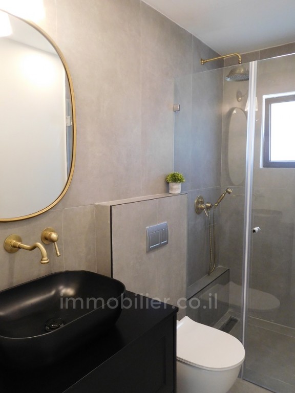 Apartamento 3 cômodos  Tel Aviv Região marítima 291-IBL-671