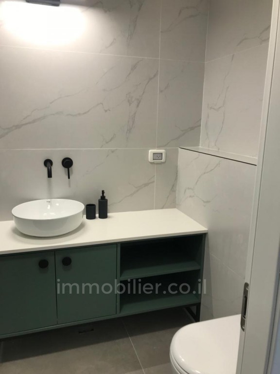 Apartamento 3 cômodos  Tel Aviv Bazel 291-IBL-683