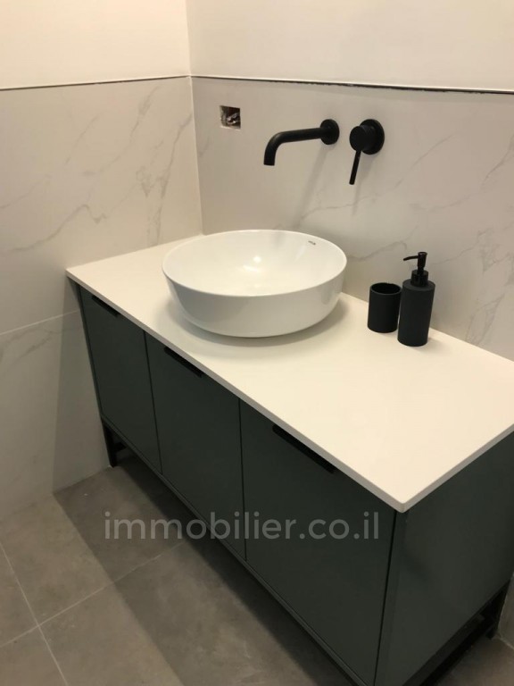 Apartamento 3 cômodos  Tel Aviv Bazel 291-IBL-683