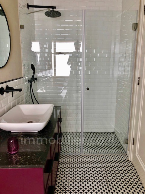 Apartamento 3 cômodos  Tel Aviv Região marítima 291-IBL-685