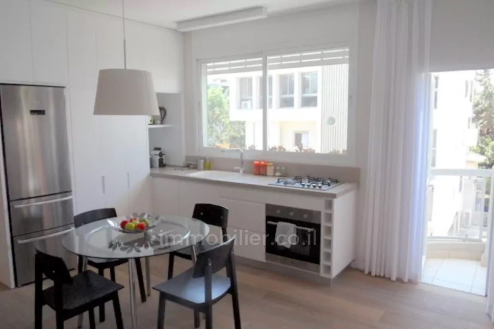 Apartamento 3 cômodos  Tel Aviv Região marítima 291-IBL-687