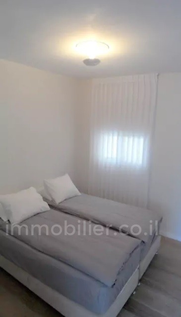 Apartamento 3 cômodos  Tel Aviv Região marítima 291-IBL-687