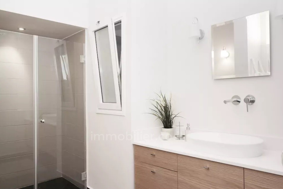 Apartamento 3 cômodos  Tel Aviv Região marítima 291-IBL-687