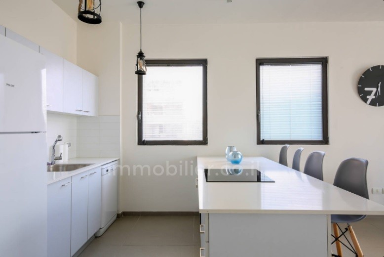 Apartamento 3 cômodos  Tel Aviv Região marítima 291-IBL-715