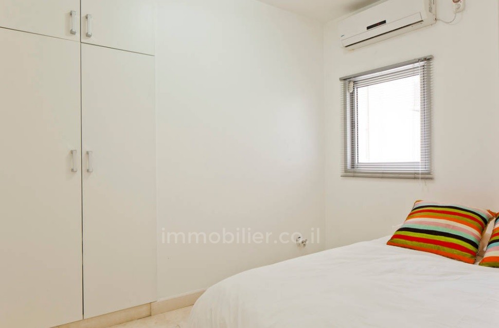 Apartamento 3 cômodos  Tel Aviv Região marítima ao Norte 291-IBL-733