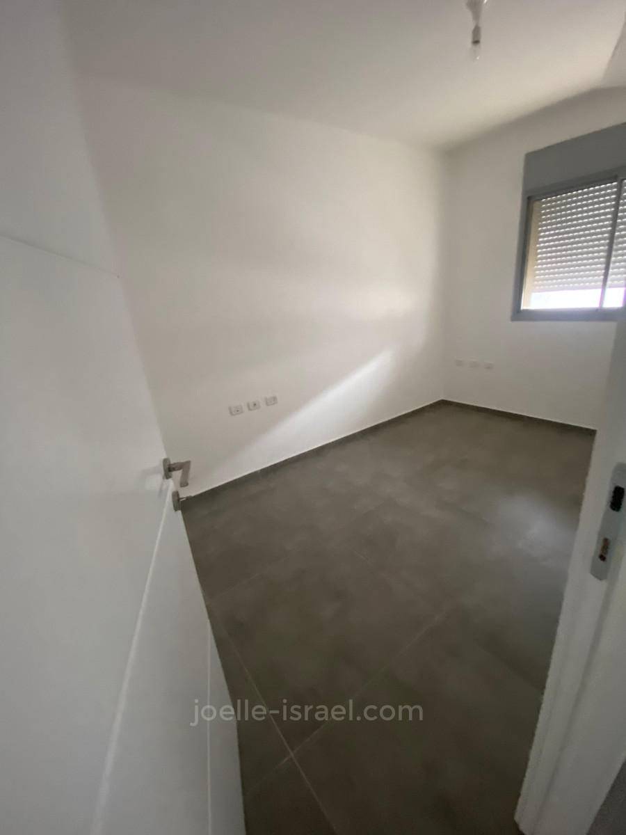 Apartamento 5 cômodos  Netanya Kikar 316-IBL-1575