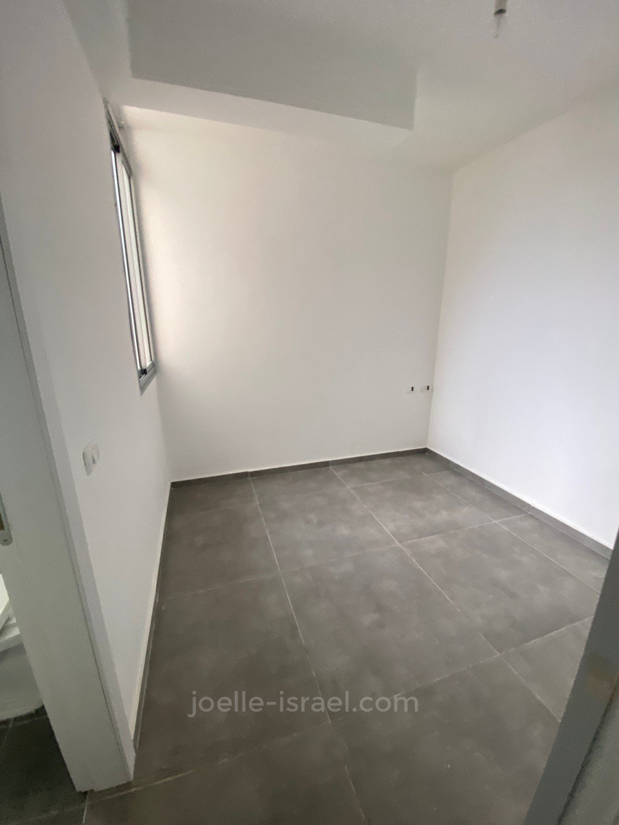 Apartamento 5 cômodos  Netanya Kikar 316-IBL-1575