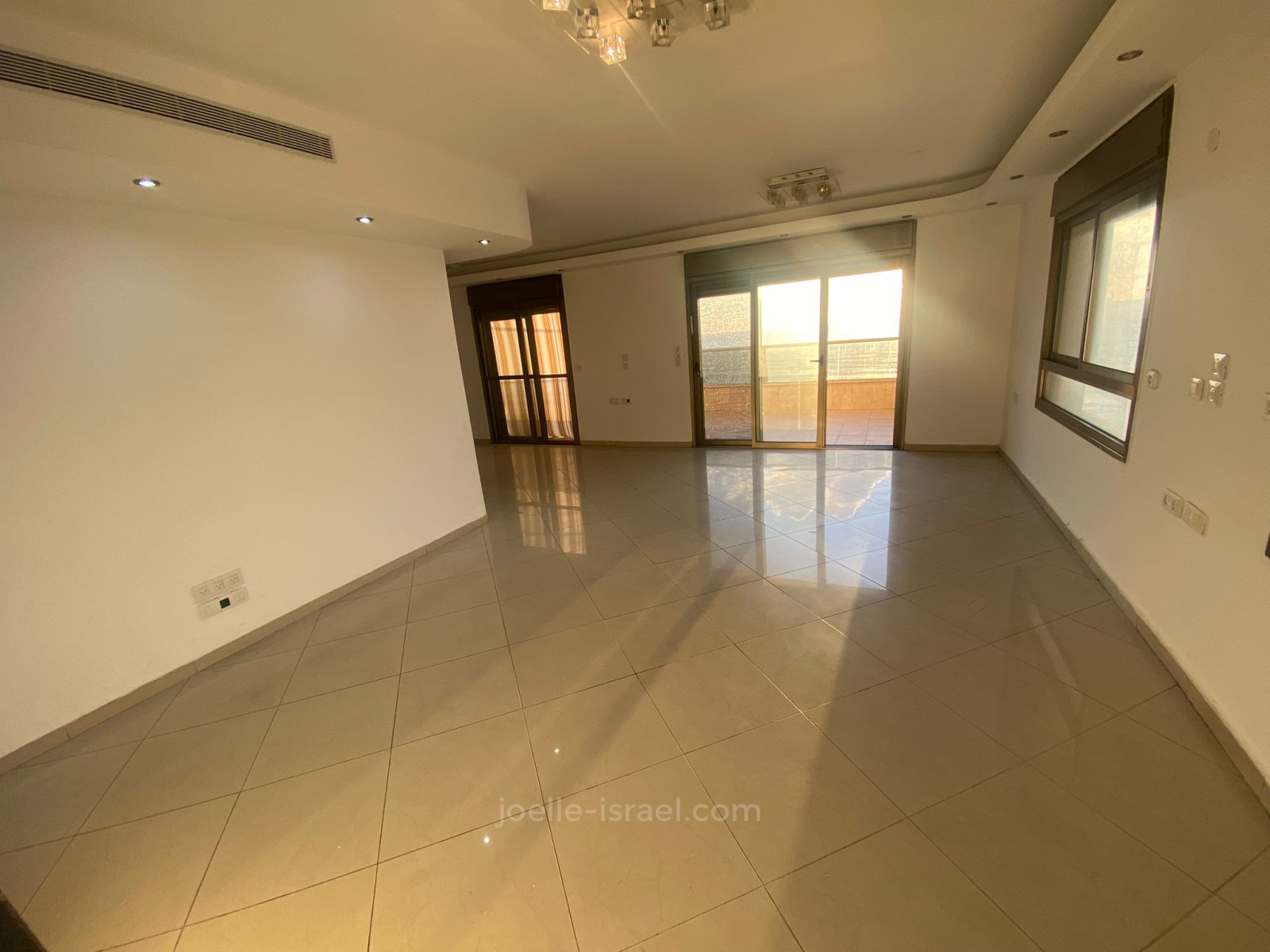 Apartamento 4 cômodos  Netanya Centro da cidade 316-IBL-1584