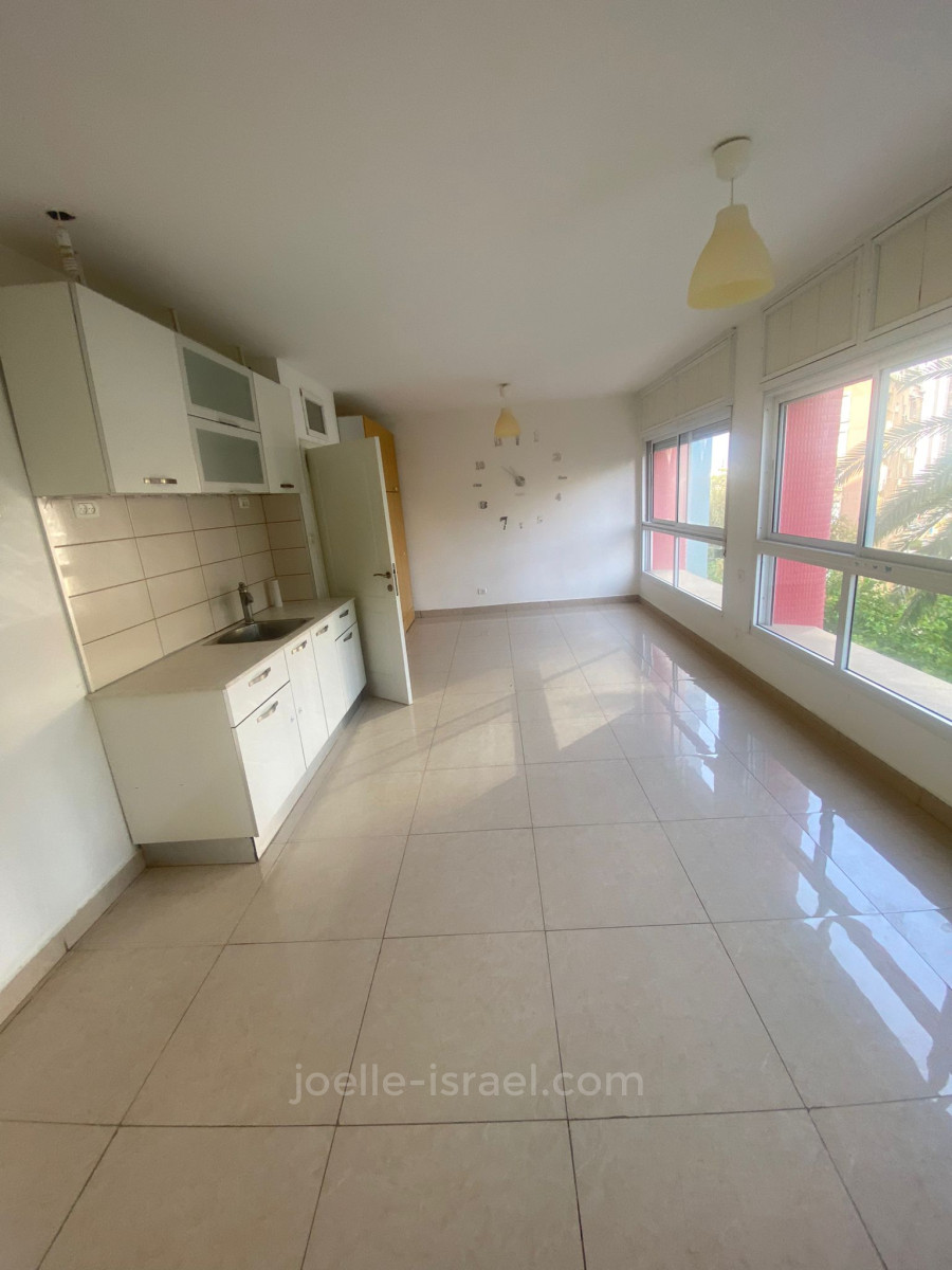 Apartamento 3 cômodos  Netanya Centro da cidade 316-IBL-1705