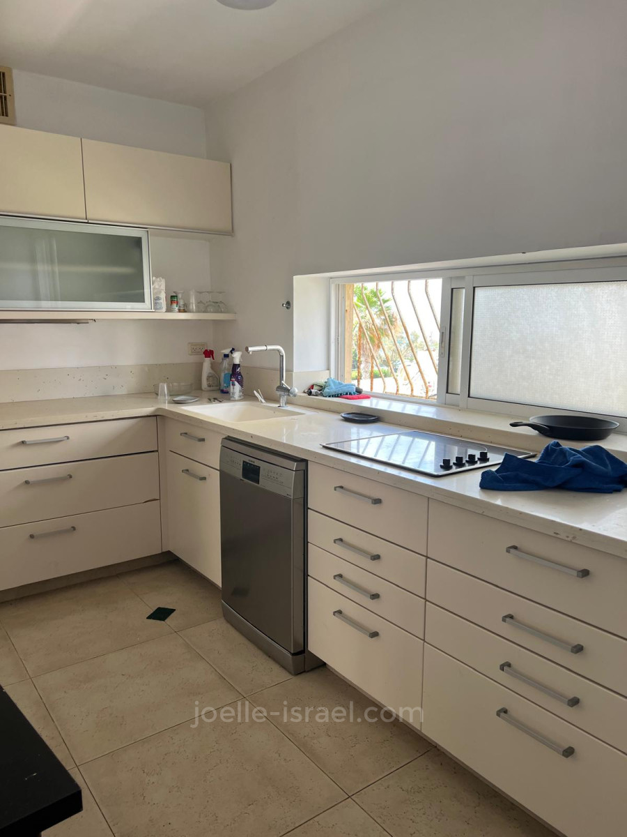 Apartamento 4 cômodos  Netanya Centro da cidade 316-IBL-1720