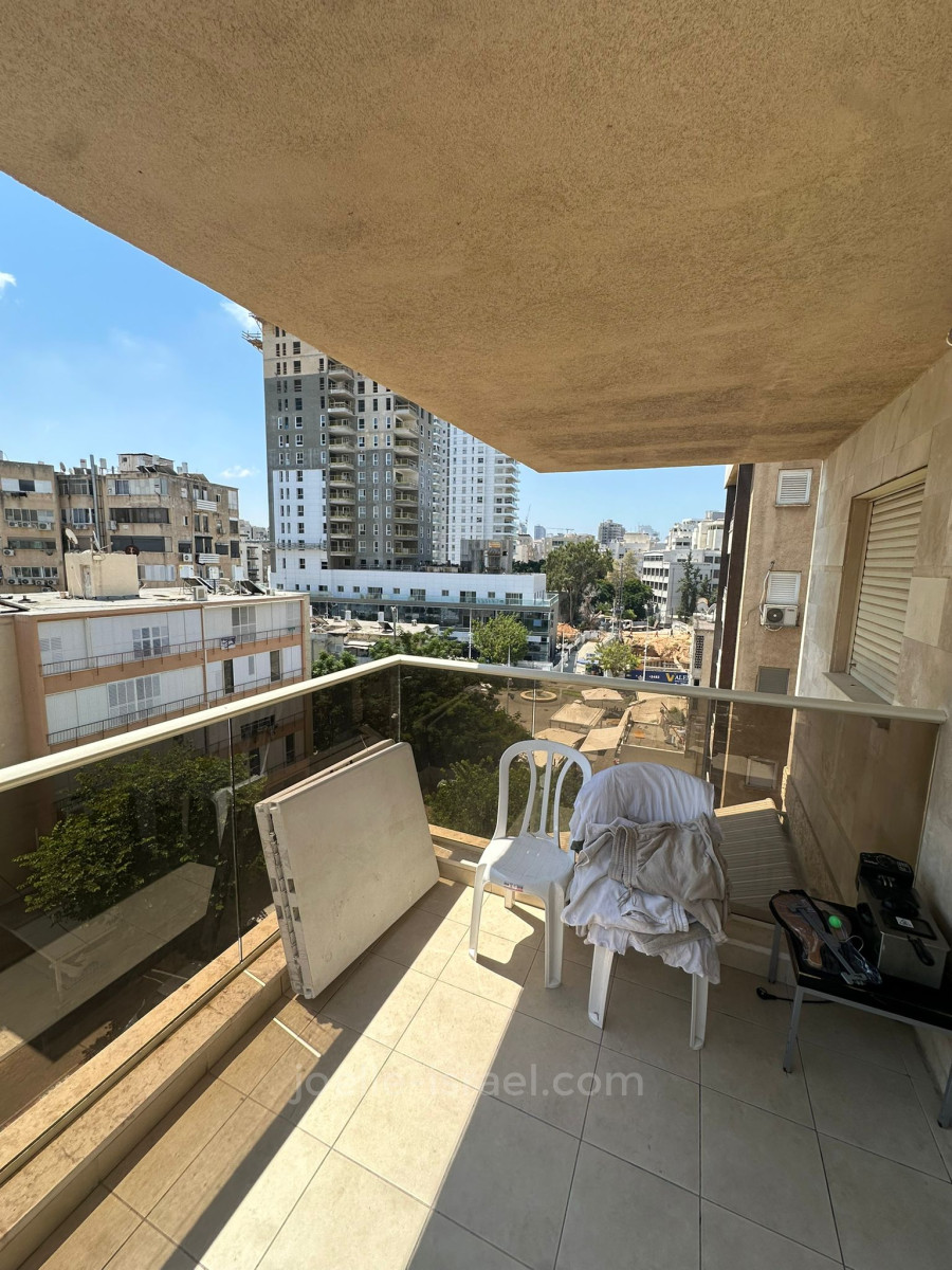 Apartamento 4 cômodos  Netanya Agamim 316-IBL-1741