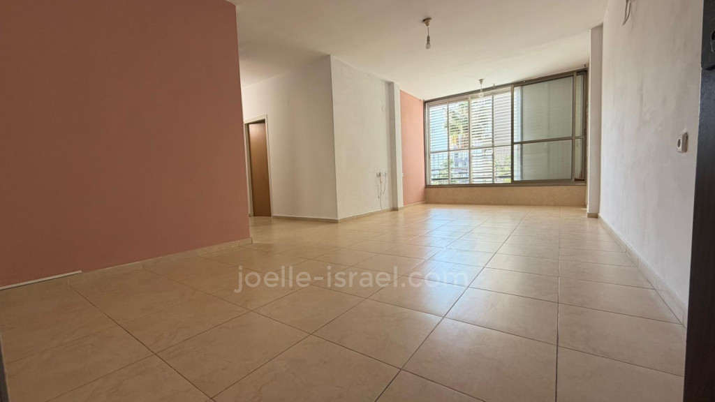 Apartamento 3 cômodos Netanya Centro da cidade 316-IBL-1772