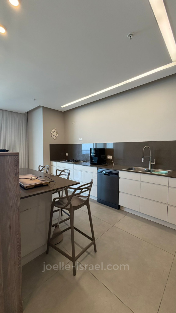 Apartamento 4 cômodos Netanya Kikar 316-IBL-1774