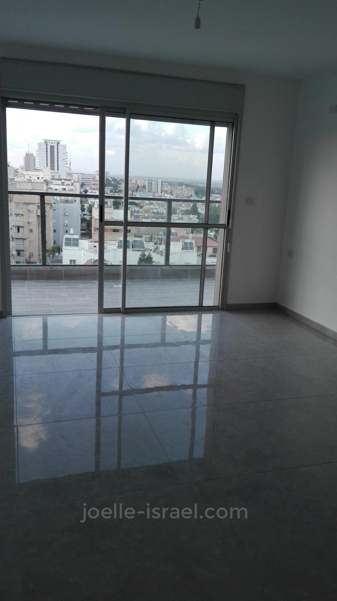 Apartamento 4 cômodos Netanya Centro da cidade 316-IBL-1777